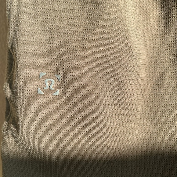 Lululemon License to Train Short Sleeve - Picture 3 of 4